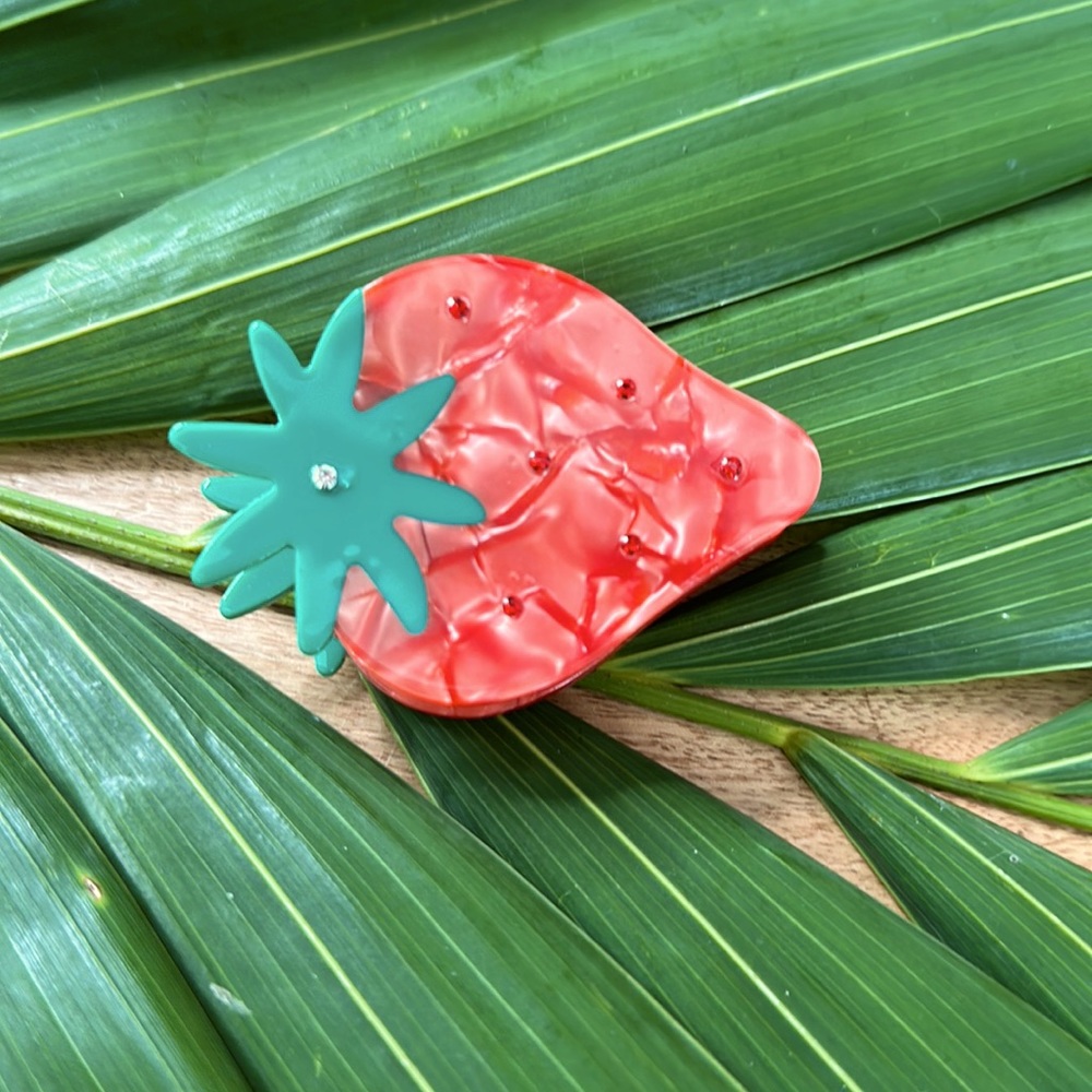 💐 3 for $15 Strawberry hair clip